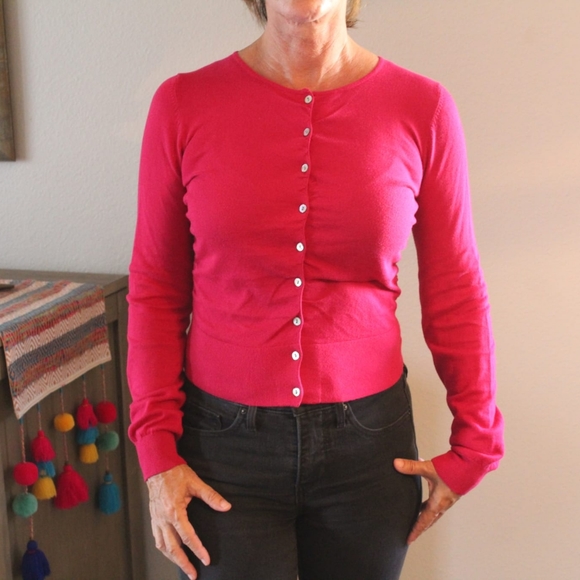 Fuscia pink ruched button down cotton sweater - Picture 2 of 9